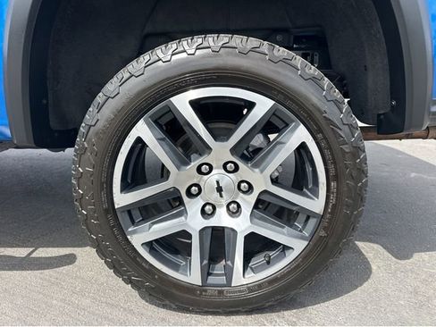 Used 2023 Chevrolet Colorado Trail Boss AWD/4WD image 40