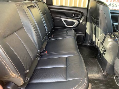 Used 2016 Nissan Titan SL image 17