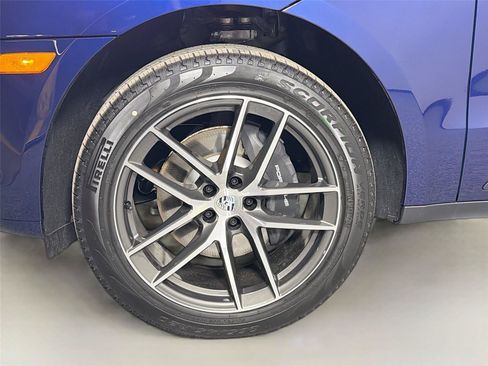 Certified 2026 Porsche Macan AWD/4WD image 11