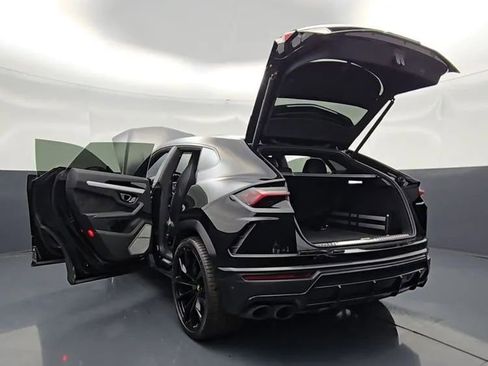 Used 2022 Lamborghini Urus AWD/4WD image 18
