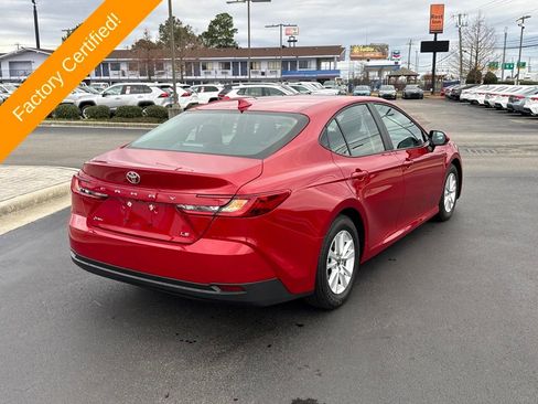 Used 2025 Toyota Camry LE image 5