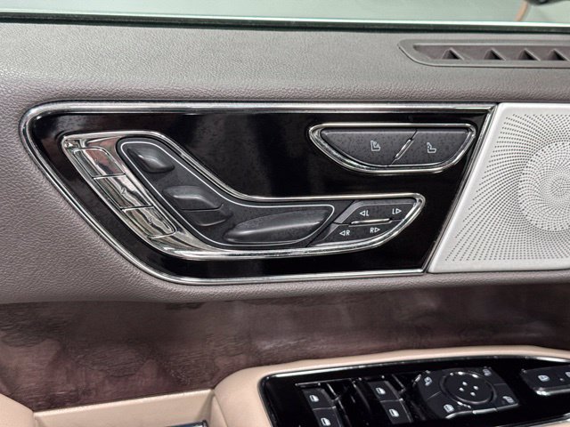 Used 2022 Lincoln Navigator Reserve AWD/4WD image 8