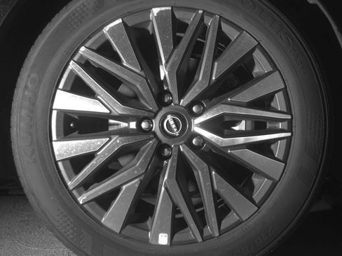 Used 2025 Nissan Altima 2.5 SV image 13