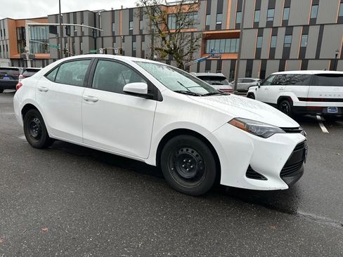 Used 2019 Toyota Corolla LE image 8