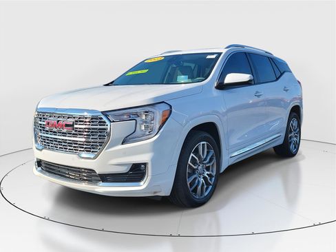 Used 2023 GMC Terrain Denali image 2