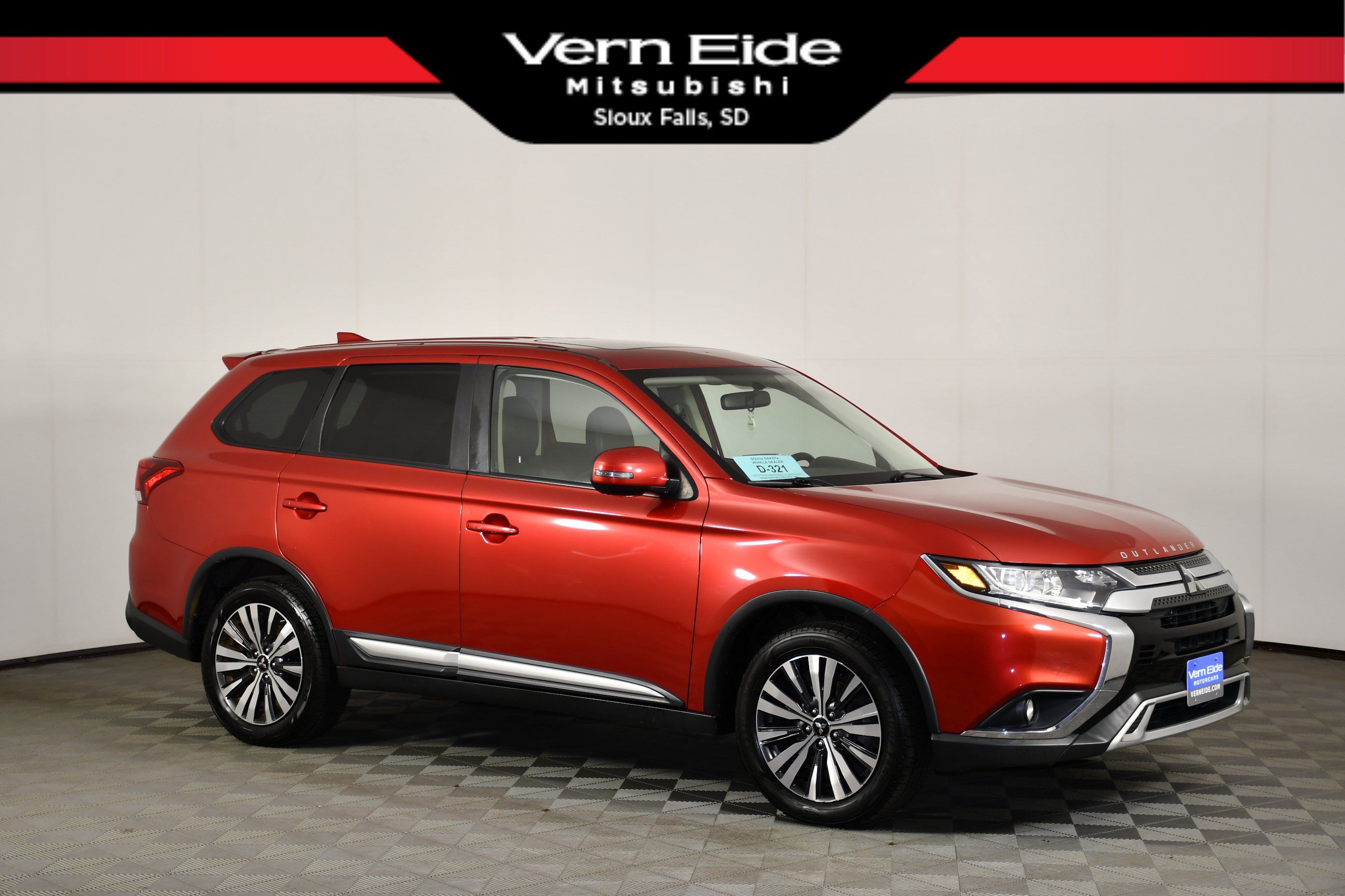 Used 2019 Mitsubishi Outlander SE AWD/4WD image 1