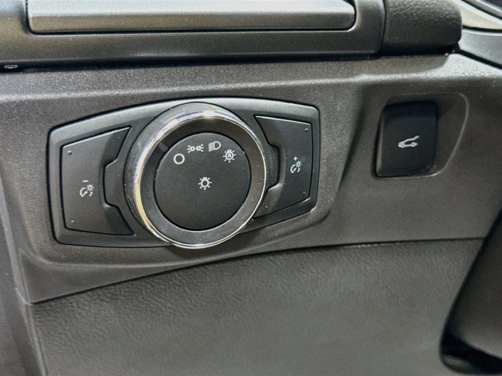 Used 2016 Ford Fusion SE FWD image 9