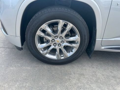 Used 2019 Chevrolet Traverse High Country w/ LPO, Cargo Package AWD/4WD image 29
