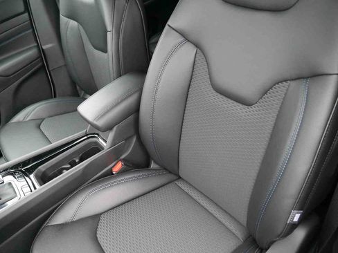 New 2026 Jeep Compass Latitude image 28