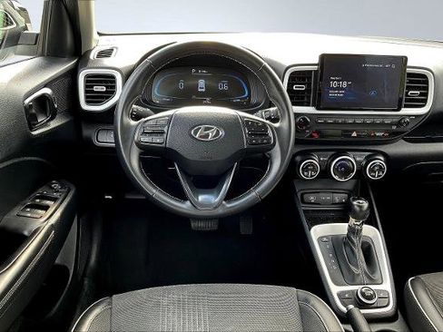 Used 2024 Hyundai Venue Limited image 5
