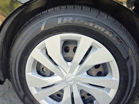 Used 2020 Nissan Versa S FWD image 16
