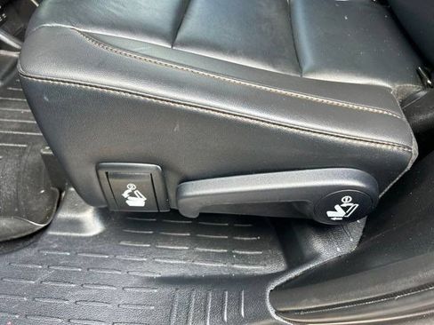 Used 2019 Toyota Highlander XLE FWD image 44