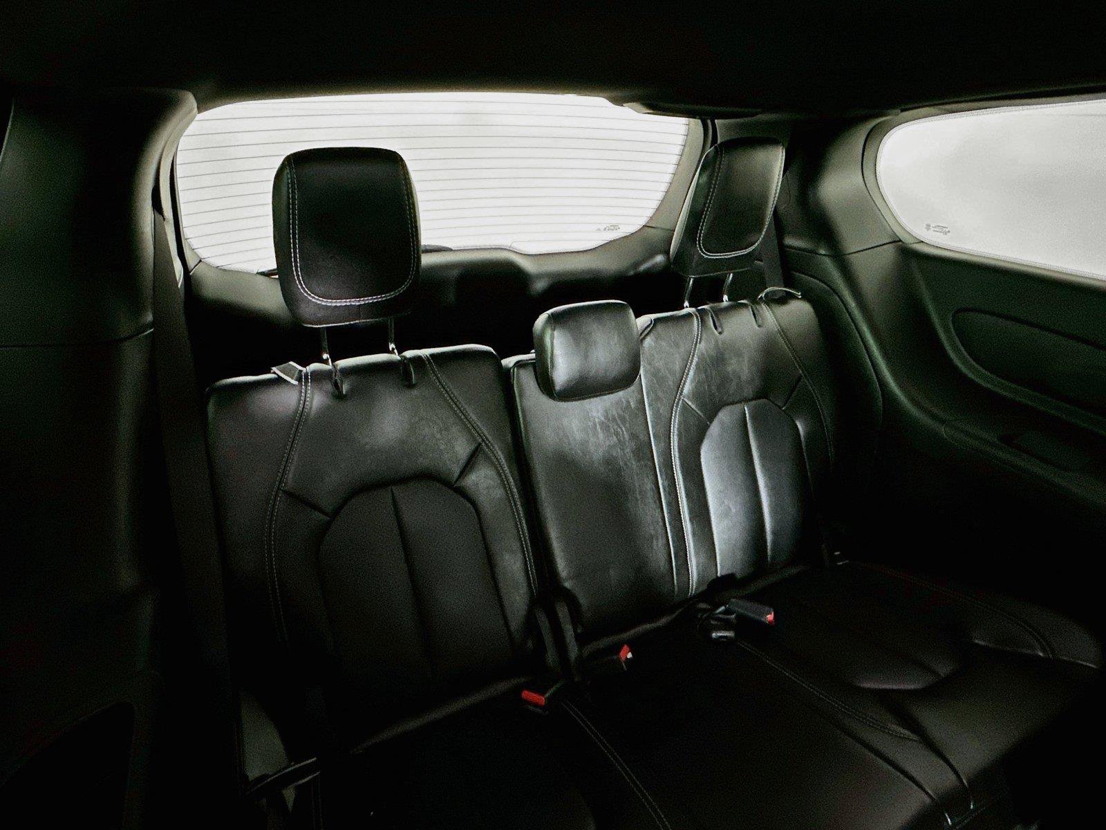 Used 2025 Chrysler Pacifica Select FWD image 26