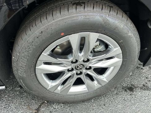 New 2026 Toyota Sienna Limited FWD image 9