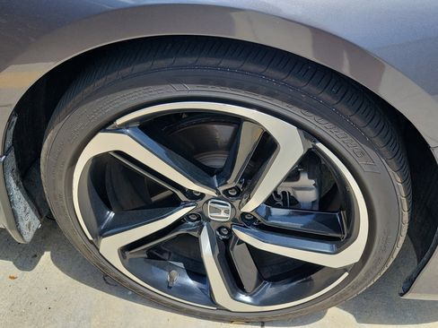 Used 2018 Honda Accord Sport image 8