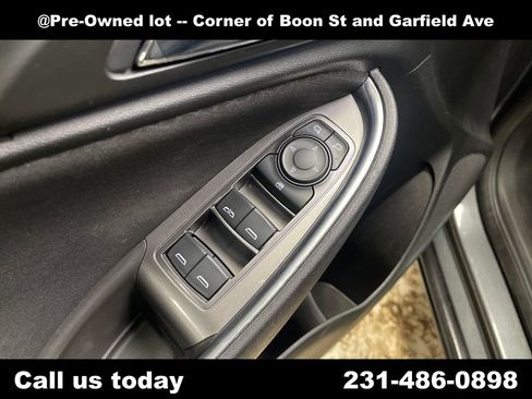 Used 2016 Chevrolet Malibu LT FWD image 16
