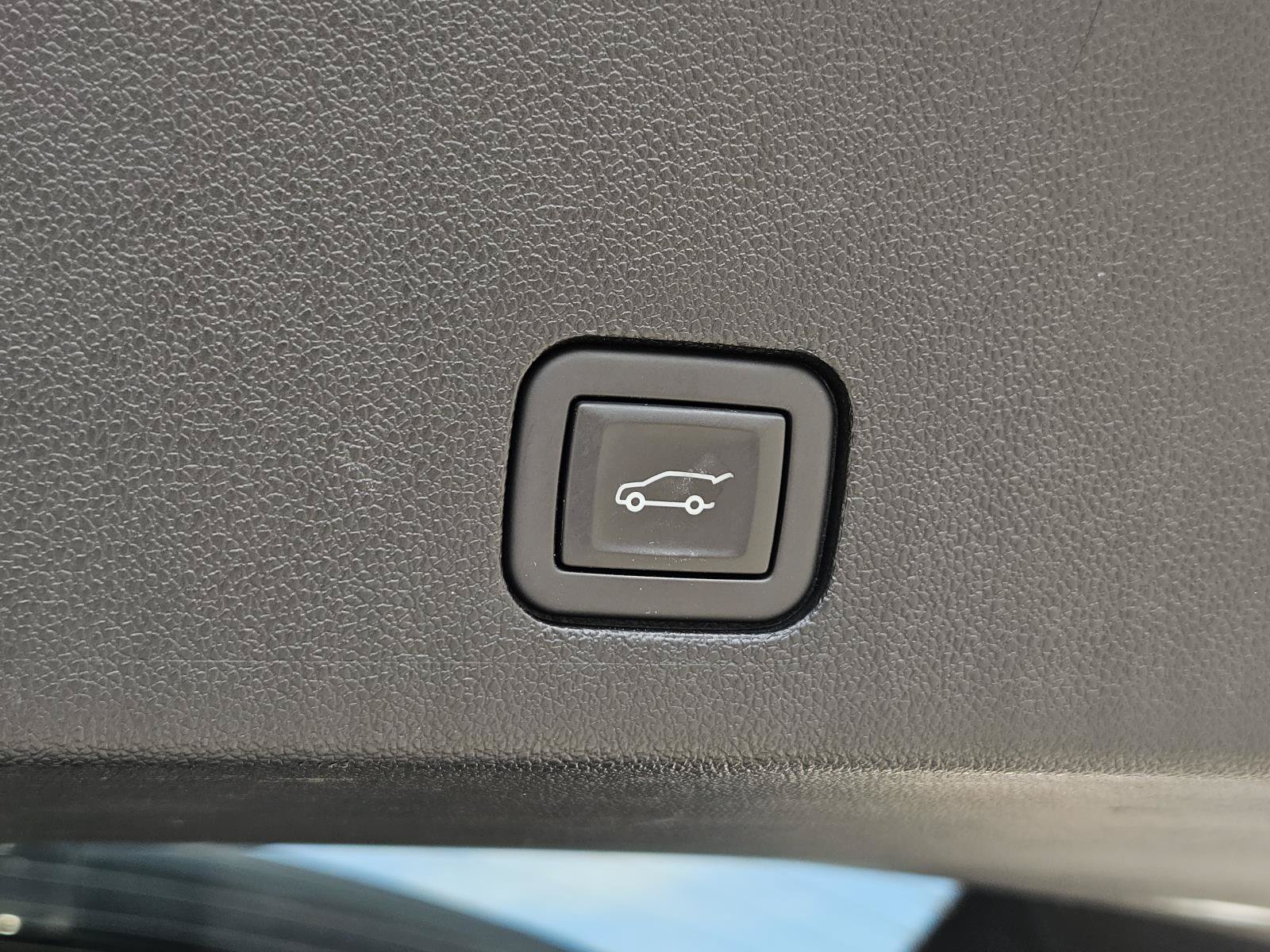 Used 2024 Cadillac XT6 Premium Luxury FWD image 9