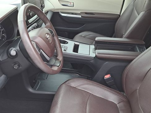 Certified 2021 Toyota Sienna Platinum image 20