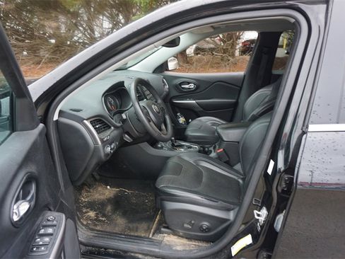 Used 2021 Jeep Cherokee Latitude Lux w/ Sun & Sound Group image 2