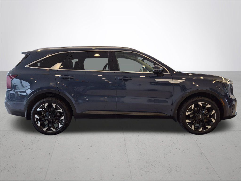 Used 2025 Kia Sorento EX AWD/4WD image 6