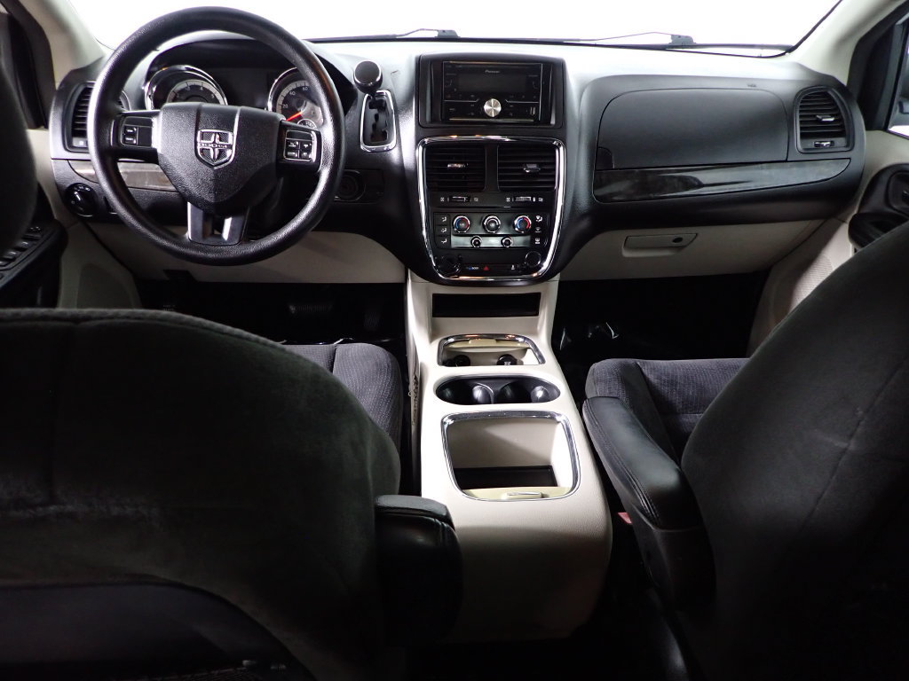 Used 2015 Dodge Grand Caravan SXT FWD image 28