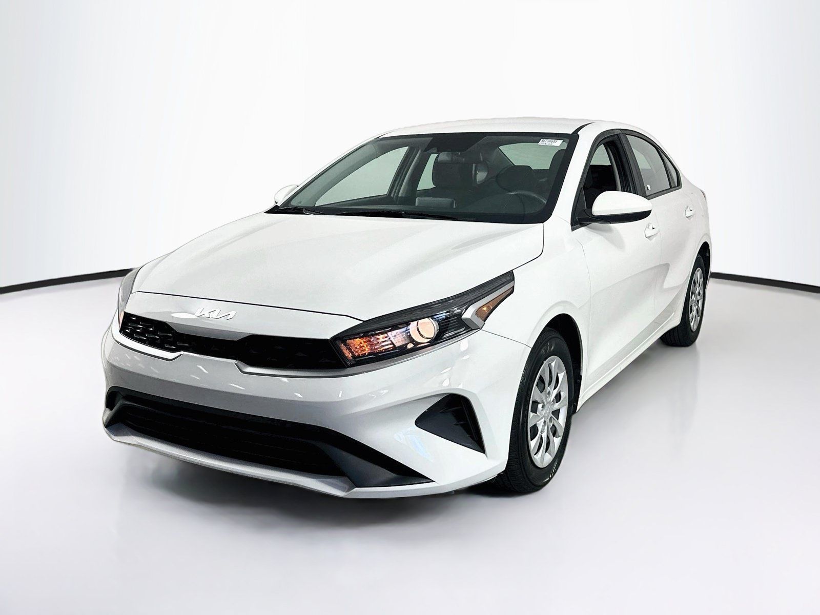 Used 2024 Kia Forte LX FWD image 1