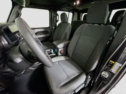 Used 2024 Jeep Gladiator Sport image 19
