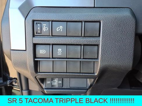 Used 2025 Toyota Tacoma SR5 AWD/4WD image 15