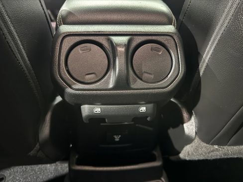 Used 2019 Jeep Wrangler Unlimited Sahara w/ Uconnect 4C Nav & Sound Group AWD/4WD image 39