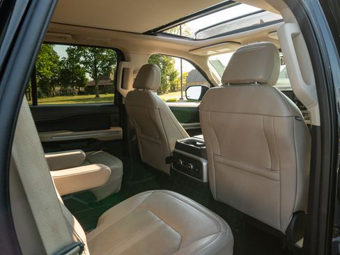 Used 2024 Ford Expedition Limited RWD image 18