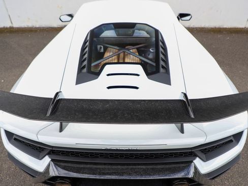 Used 2018 Lamborghini Huracan Performante AWD/4WD image 42
