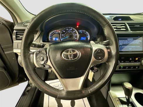 Used 2013 Toyota Camry SE FWD image 11