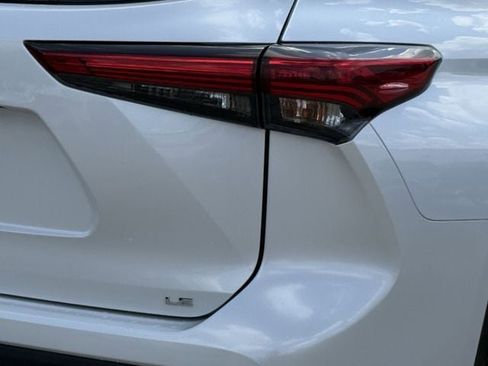 Used 2023 Toyota Highlander LE image 7
