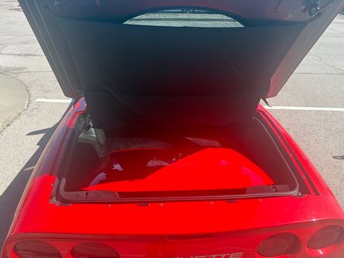 Used 2004 Chevrolet Corvette Coupe RWD image 8