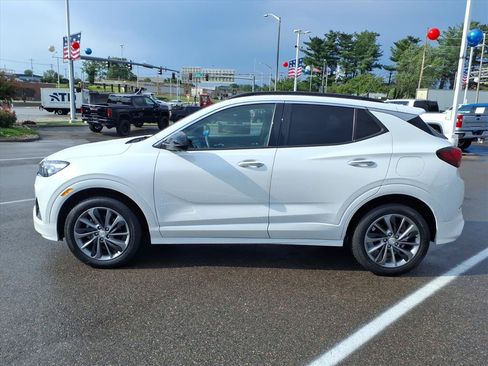 Used 2021 Buick Encore GX Essence w/ Advanced Technology Package AWD/4WD image 2