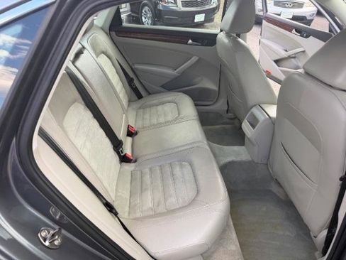 Used 2012 Volkswagen Passat TDI SEL Premium FWD image 32