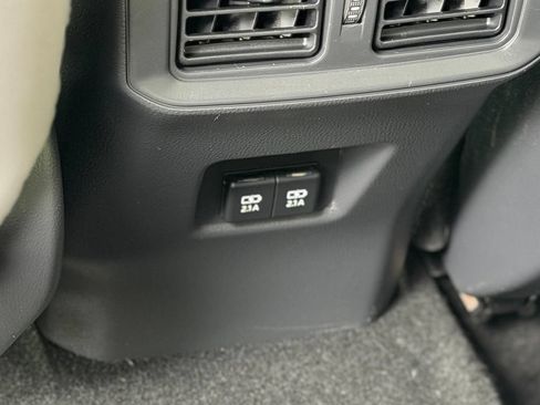 Used 2019 Toyota RAV4 XLE AWD/4WD image 8