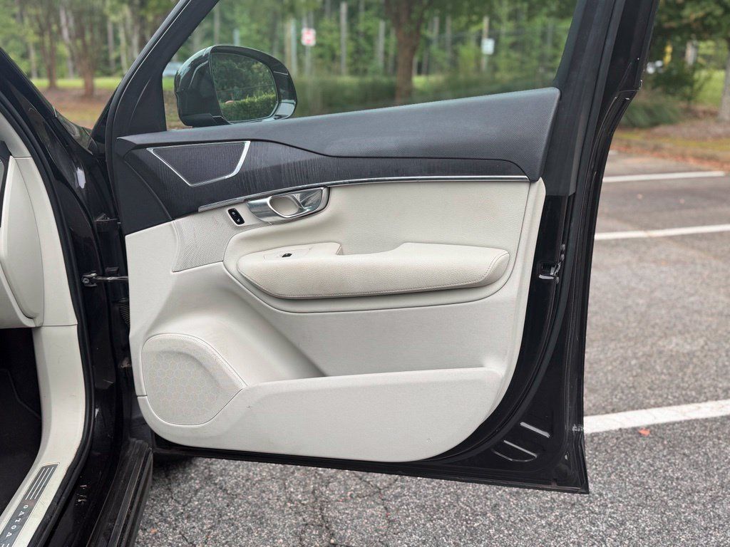 Used 2020 Volvo XC90 T5 Momentum AWD/4WD image 15