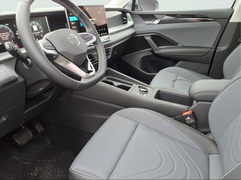 New 2026 Volkswagen Tiguan SE R-Line image 16