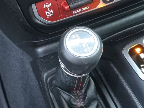 Used 2021 Jeep Gladiator Rubicon AWD/4WD image 8