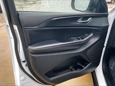 Used 2023 Jeep Grand Cherokee L Laredo image 21