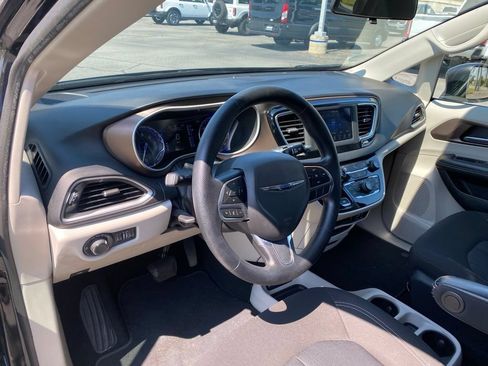 Used 2020 Chrysler Voyager LX FWD image 12