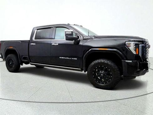 Used 2024 GMC Sierra 2500 Denali Ultimate AWD/4WD image 3