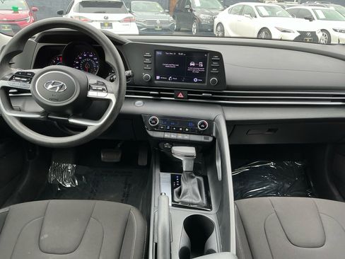 Used 2023 Hyundai Elantra SEL image 13