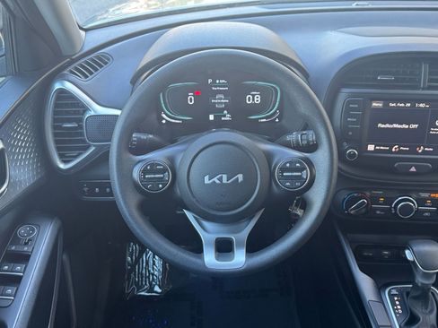 Used 2025 Kia Soul LX w/ LX Technology Package image 25