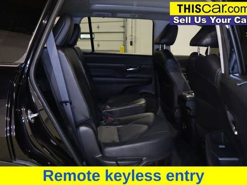 Used 2024 Toyota Grand Highlander XLE AWD/4WD image 16