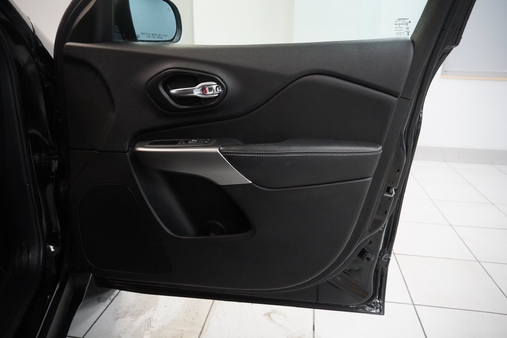 Used 2021 Jeep Cherokee Latitude Lux 80th Anniv w/ Quick Order Package 26U 80TH AWD/4WD image 24