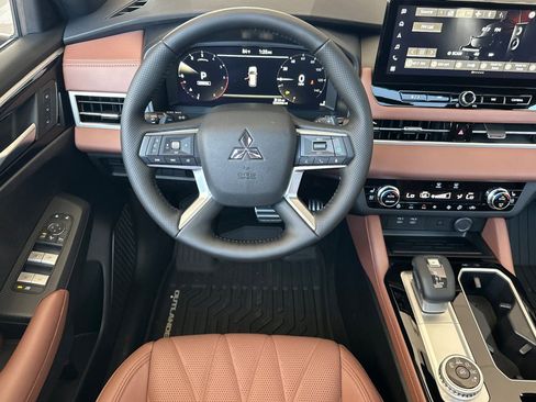 New 2025 Mitsubishi Outlander SEL image 13