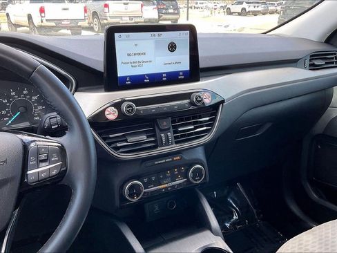 Used 2022 Ford Escape SE w/ SE Sport Appearance Package image 9