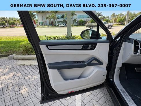 Used 2022 Porsche Cayenne S image 18